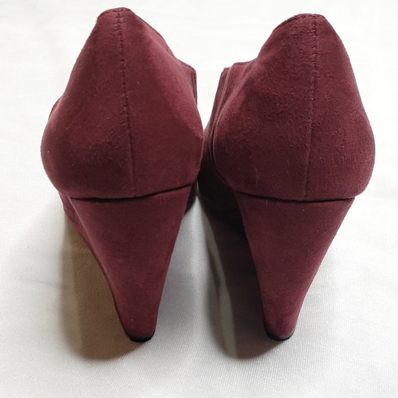 Charles by Charles David Burgundy Pointed Toe Ankle Bootie Wedges Size 8.5 - Picture 6 of 8